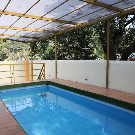 Hemharsh Holiday Home With Pool 카르자트 외부 사진