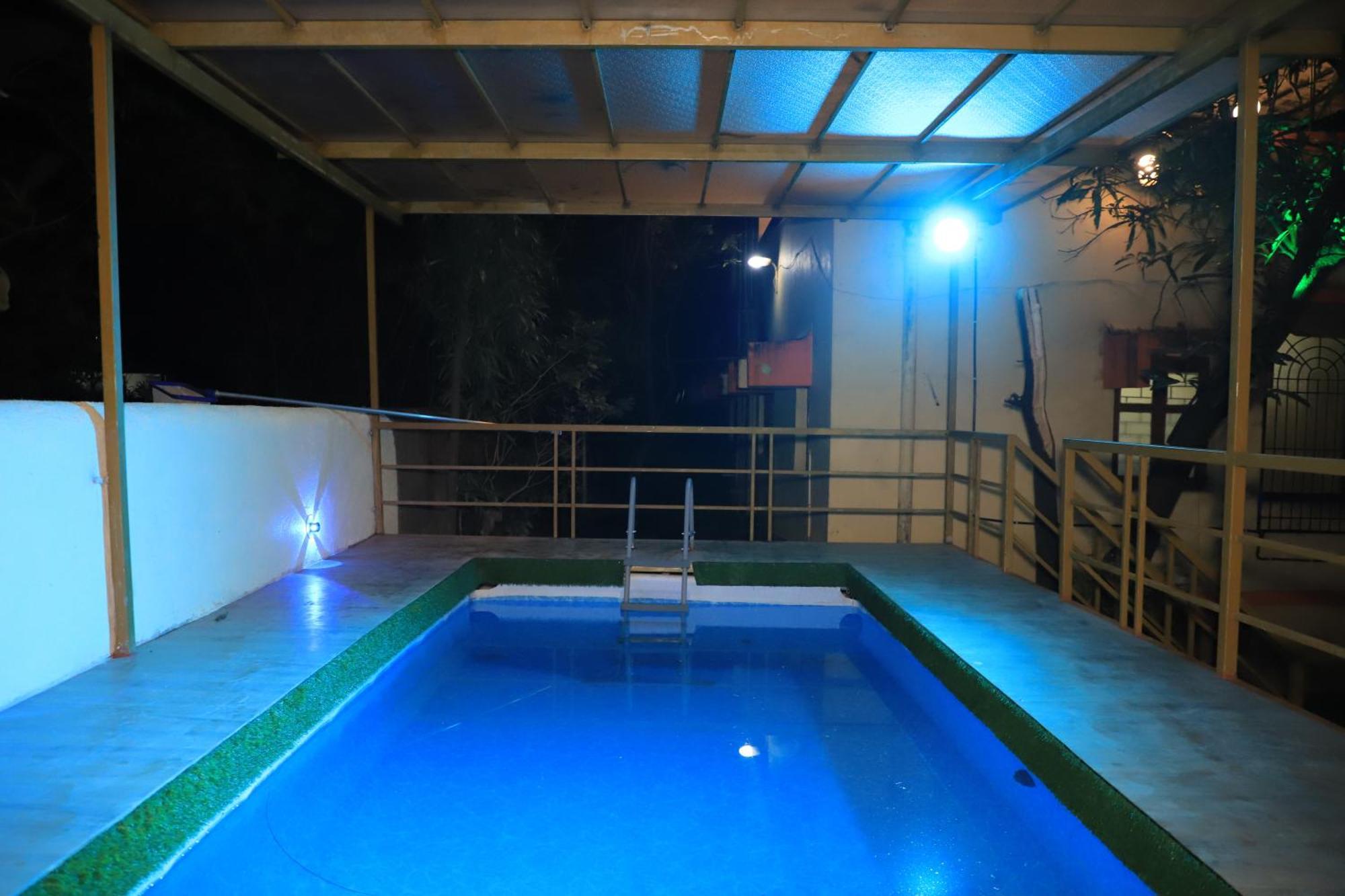 Hemharsh Holiday Home With Pool 카르자트 외부 사진