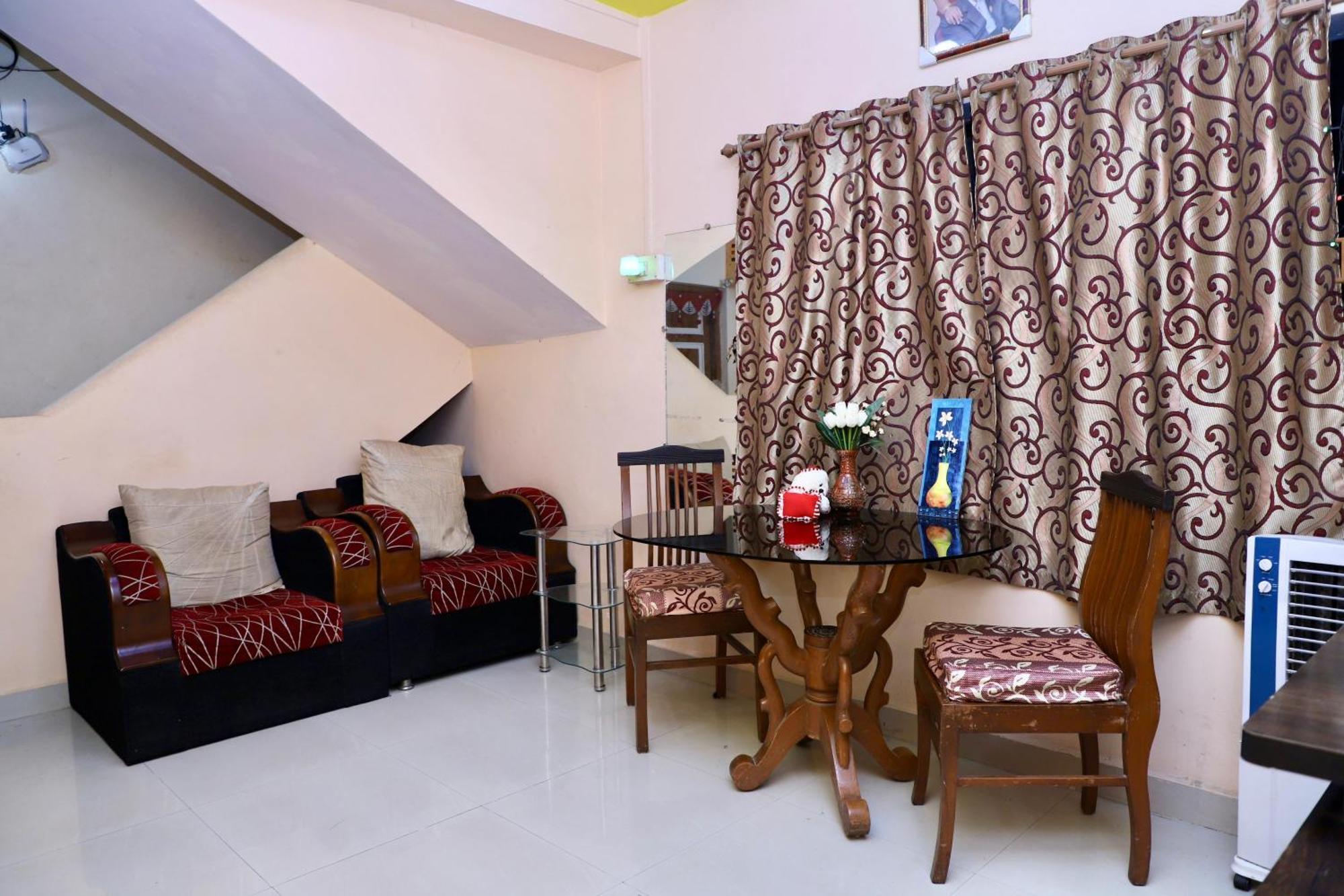 Hemharsh Holiday Home With Pool 카르자트 외부 사진