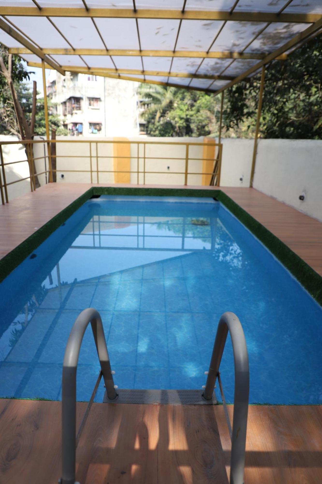 Hemharsh Holiday Home With Pool 카르자트 외부 사진