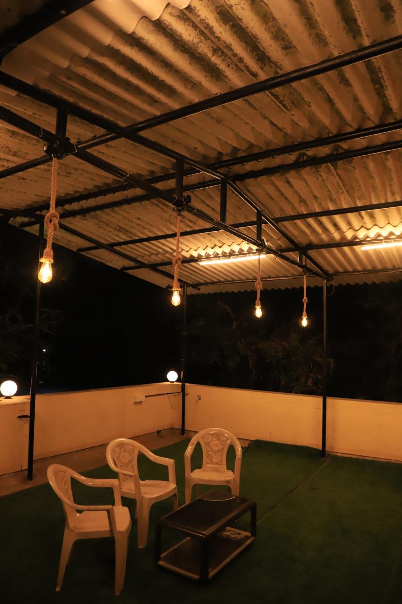 Hemharsh Holiday Home With Pool 카르자트 외부 사진